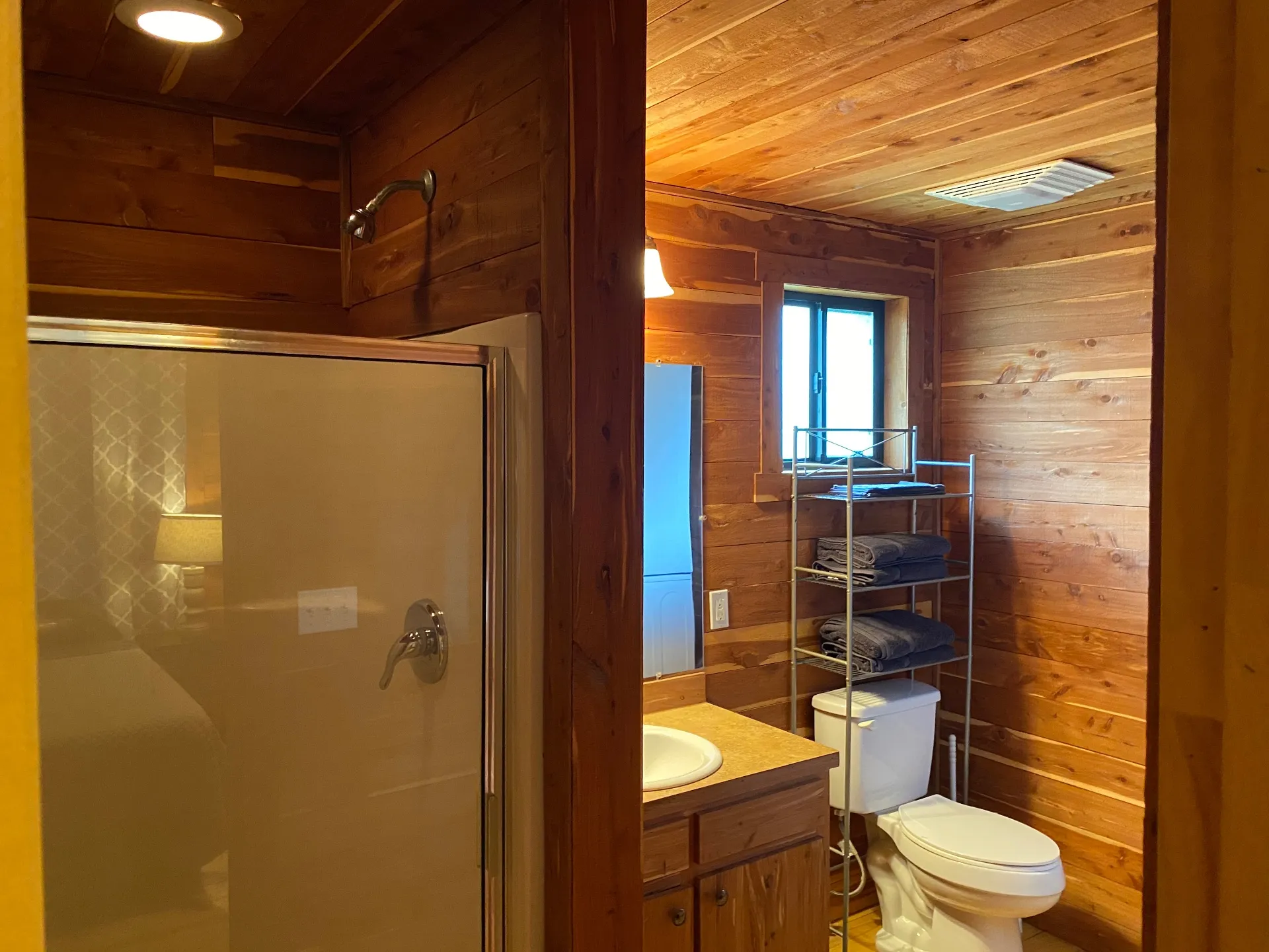 Log Cabin bathroom