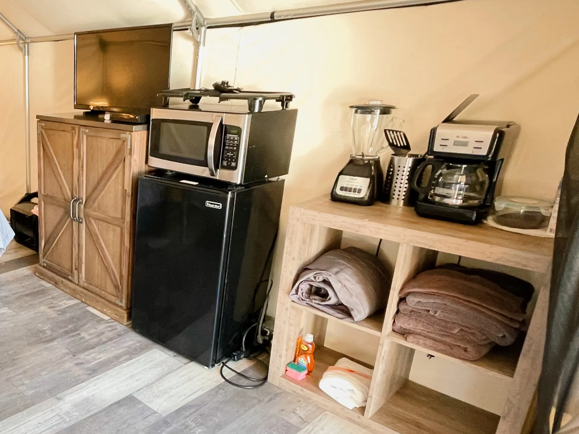 Luxury Glamping Cabin kitchenette